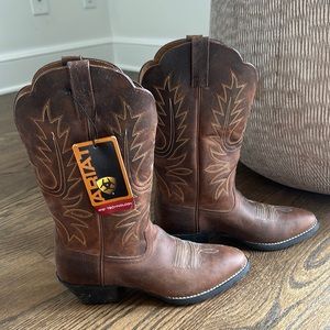 Ariat women cowboy boots, never worn size 6 B medium
